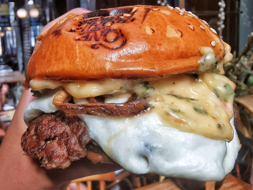 No Diet Club - A selection of the best burgers in Paris ! - The Guides and the Group Vibe: Jade, Agathe, Nil, and Friends From Everywhere