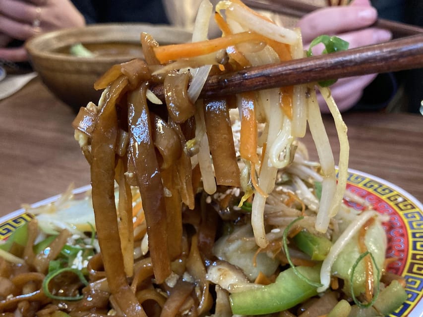 No Diet Club - Special Hong Kong food tour in Paris ! - How the Guide Makes the Food Land (Without Turning It Into a Lecture)