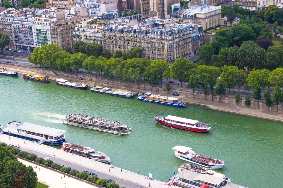 Paris: 1.5-Hour Segway Tour with River Cruise Ticket - Place de la Concorde and a Louvre exterior moment: seeing the city’s geometry