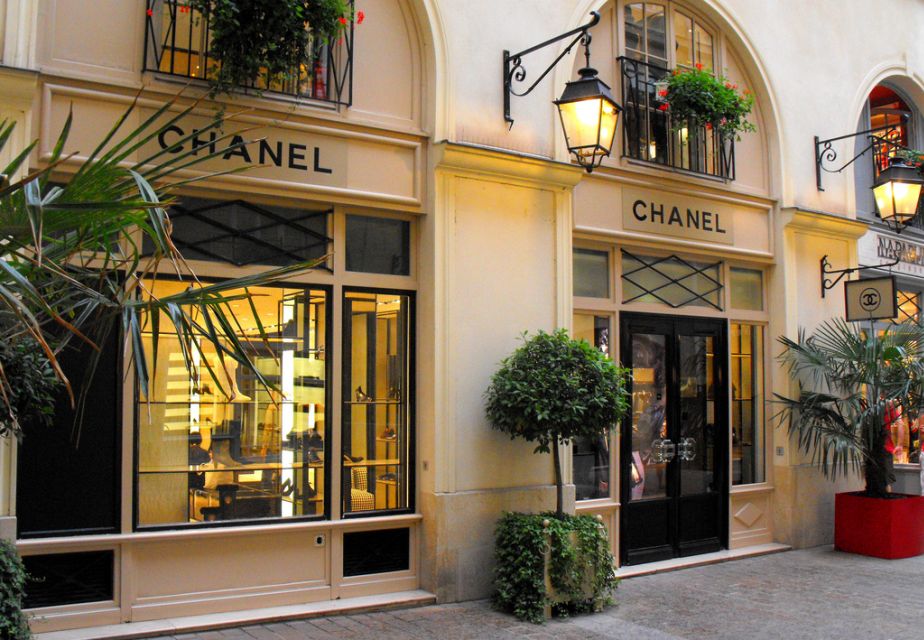 Paris 1h30-Hour Perfume Walking Tour - Starting at Café Marly, Right by Rue de Rivoli