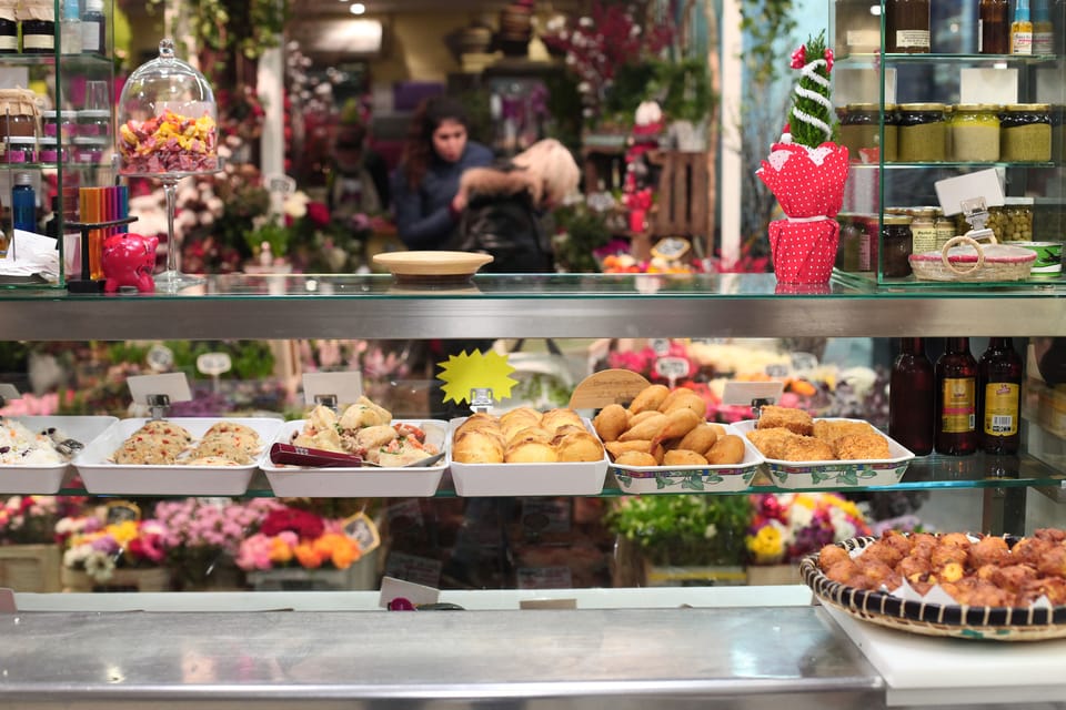 Paris: 2-Hour Aligre Market Walking Food Tour & Tasting - Group size and pacing: you’ll actually be able to talk