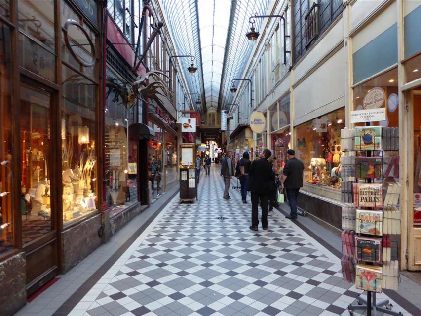 Paris: 2-Hour Passages Private City Tour in German - A quick heads-up on the vibe