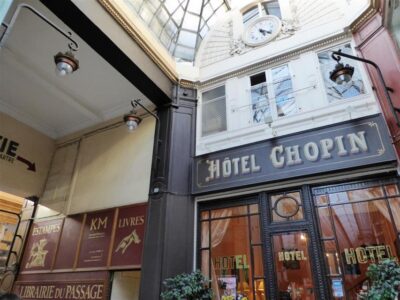 Paris: 2-Hour Passages Private City Tour in German - Key highlights