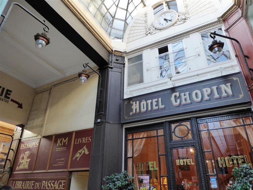 Paris: 2-Hour Passages Private City Tour in German - Key highlights