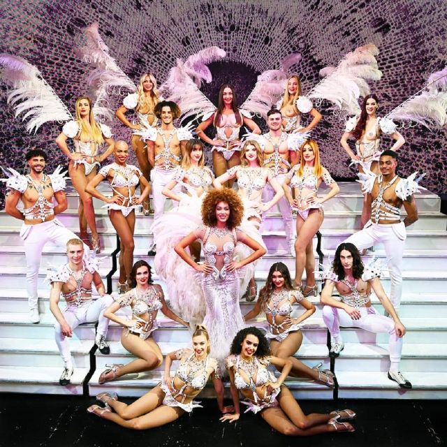 Paris: 3-Course Dinner & Show at Paradis Latin Cabaret - Dining With Performance: What the Pre-Show Feels Like