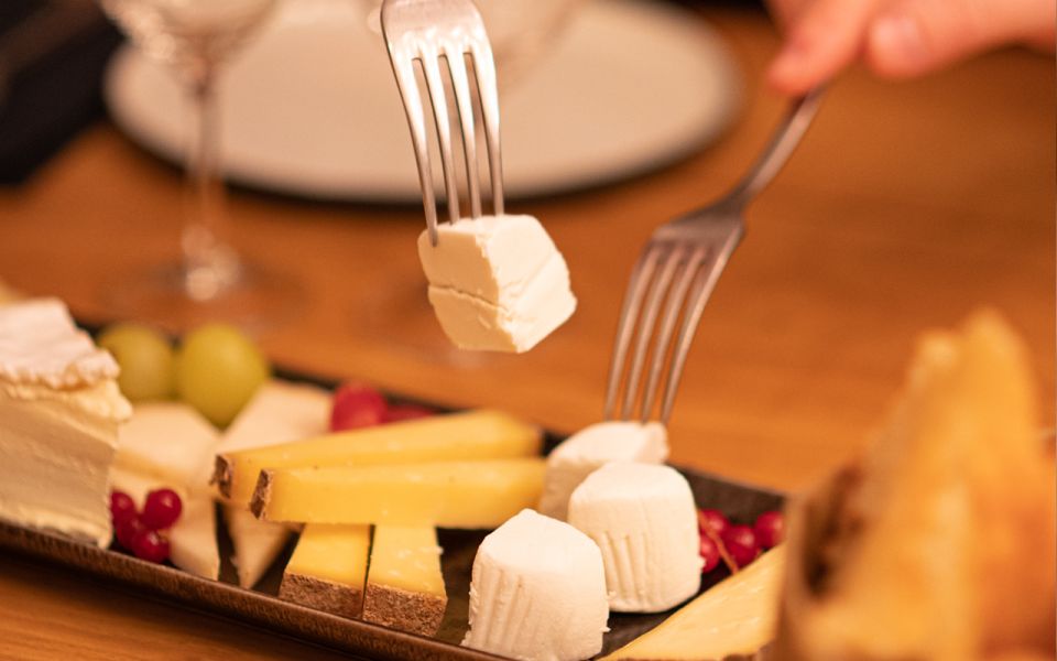 Paris: Apéro Wine and Cheese Tasting Experience - What you taste: 3 wines paired with 3 cheeses