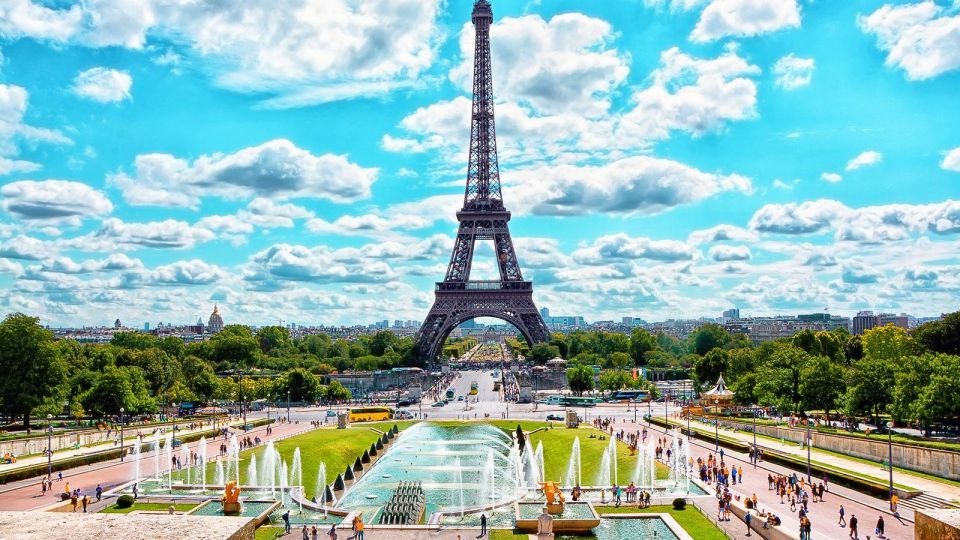 Paris Audioguide - TravelMate app for your smartphone - Landmarks in a logical day: from Arc de Triomphe to the Champs-Élysées