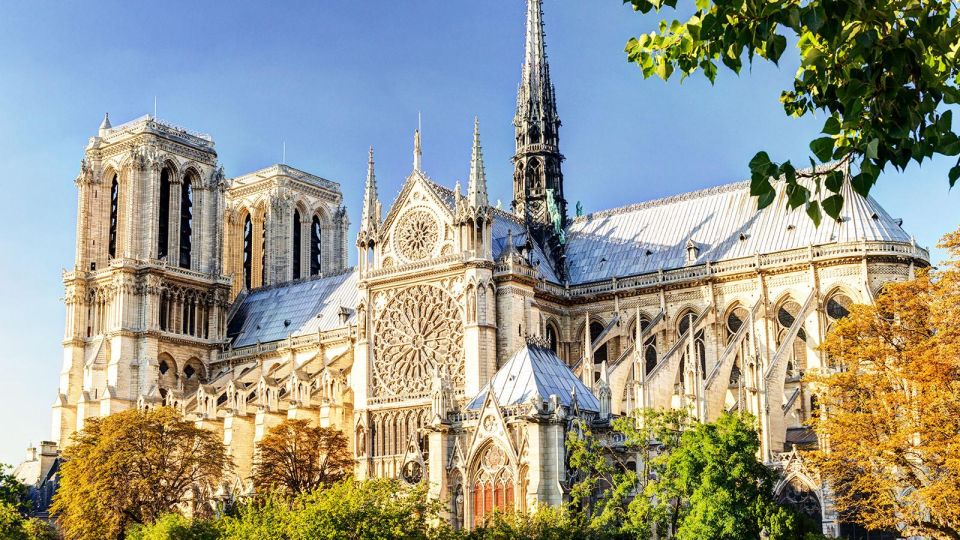 Paris Audioguide - TravelMate app for your smartphone - Walking Paris by neighborhoods: Latin Quarter, Montmartre, and classic squares