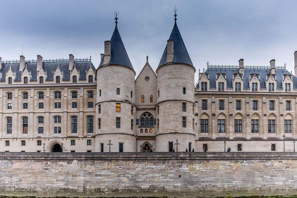 Paris, between Crimes and Mysteries - The belly of Paris: shady dealings and esoteric experiments