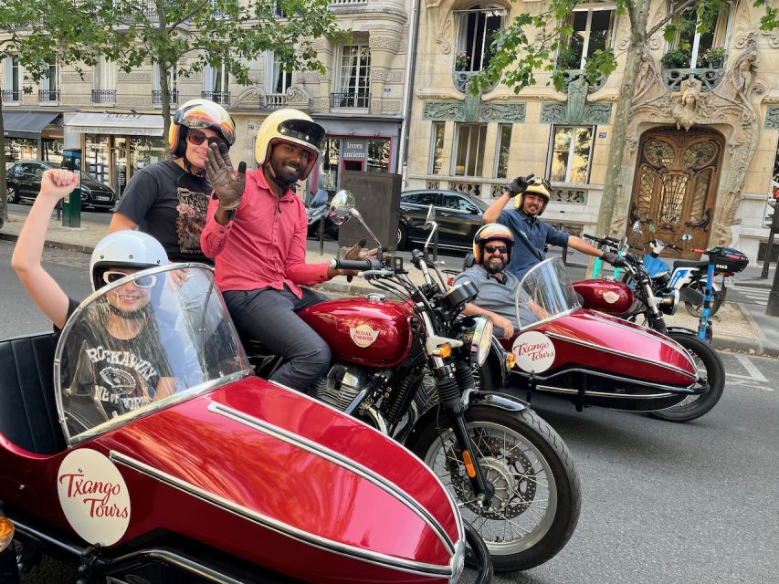 Paris by sidecar 1HR Tour - Les Invalides: the calm middle stop where stories add weight