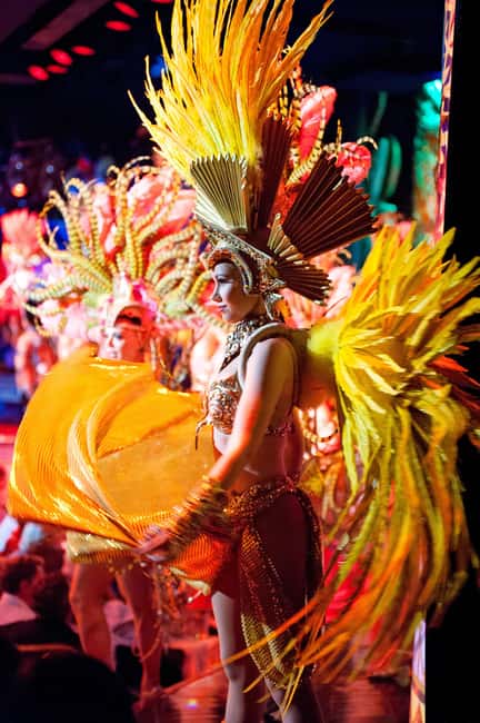 Paris: Champagne at the Moulin Rouge & Seine River Cruise - The ride and the show flow: how the evening usually unfolds