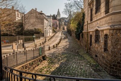 Paris: Charms of Montmartre Guided Walking Tour - Meeting at the Moulin Rouge: how to find your guide fast