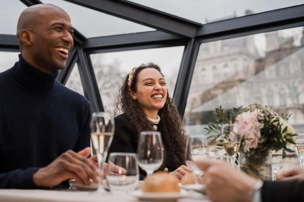Paris : Christmas Special Lunch Cruise on the Seine River - Boarding at Pont de l’Alma: a smooth, central start