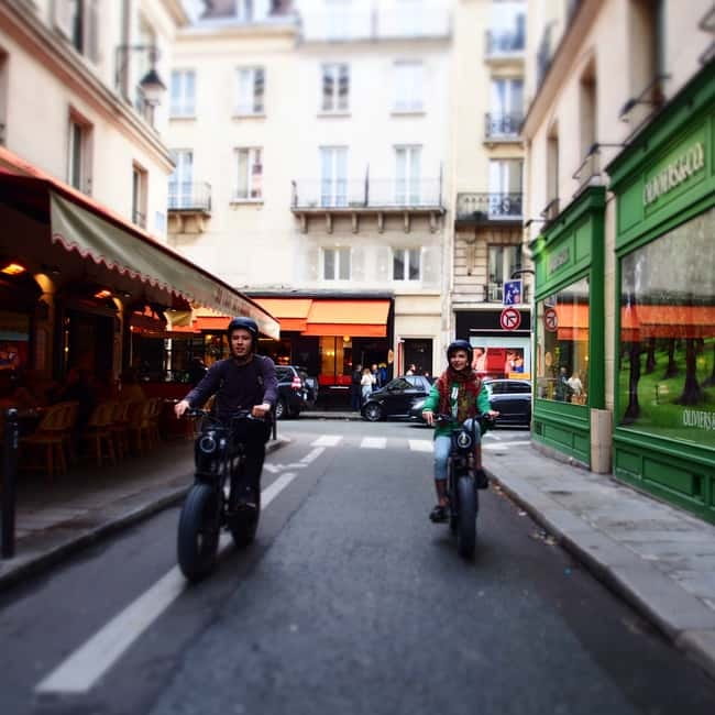 Paris: City Highlights Private Electric Bike Tour with video - The “safer route” promise in real life: how it feels on the road