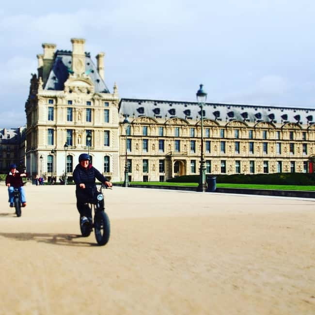 Paris: City Highlights Private Electric Bike Tour with video - Electric bike assistance: less effort, more enjoyment
