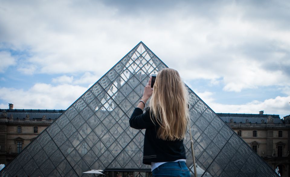 Paris: City Tour with Louvre Tickets & Cider with a Crepe - Notre-Dame area and Île de la Cité: where the walking becomes the story