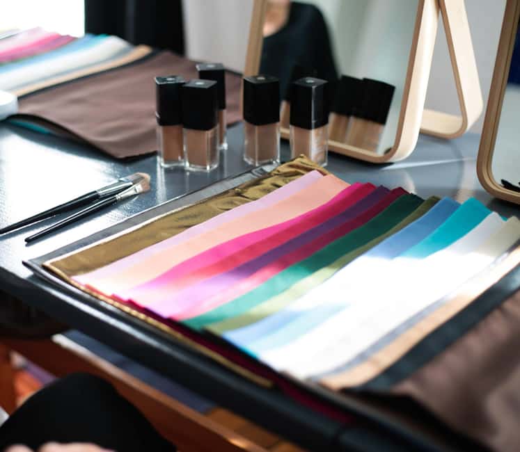 Paris: Color analysis - Step 1: Draping fabric tests and face-first color awareness