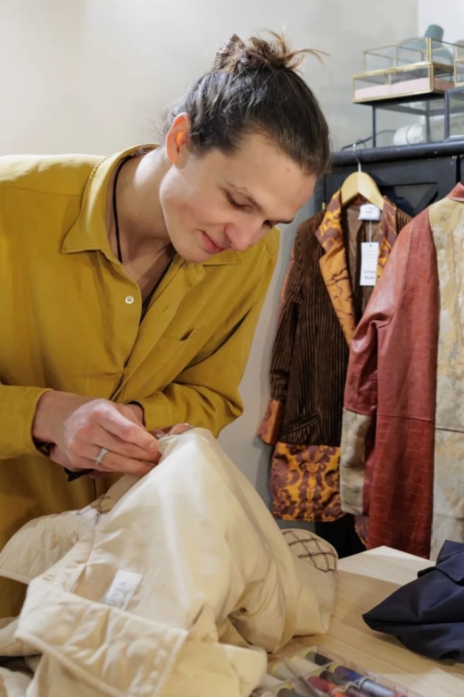 Paris: Couture workshop, upcycle your own jacket - Finding Artwear Studio at the black door (and why punctual matters)