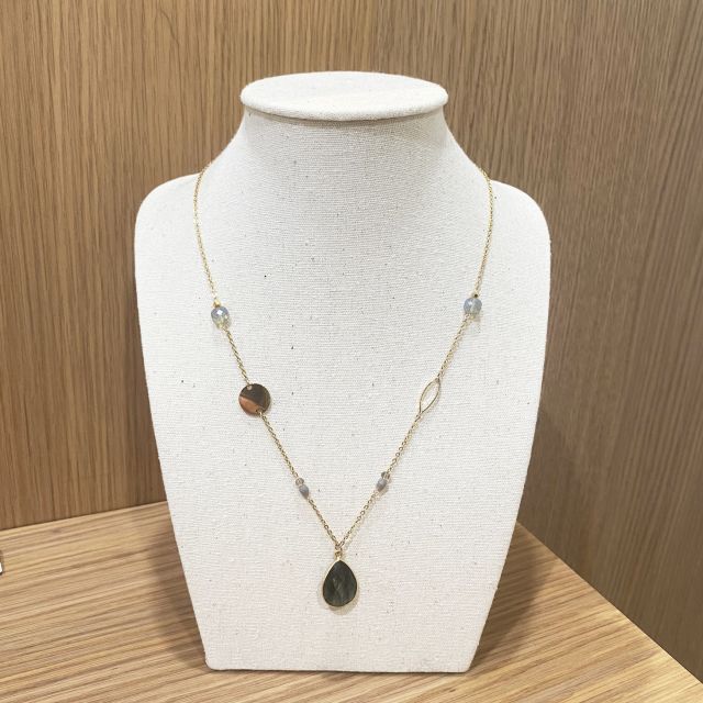 Paris: Create Your Own DIY Jewelry Souvenir Workshop - Part one: design your necklace, bracelet, or earrings
