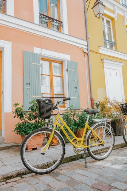 Paris: Day Bike Rental - Carrying Baguettes and Pastries: The Basket Is More Than a Gadget