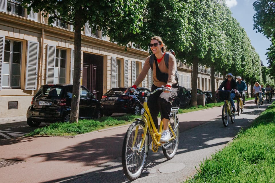 Paris: Day Bike Rental - What’s Included: Helmet, Lock, Bike, and a Phone Mount That Helps