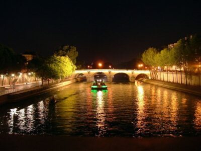 Paris: Dinner Cruise on the Seine and Eiffel Tower 2nd floor - Getting There at Port de Solférino Without Losing Time