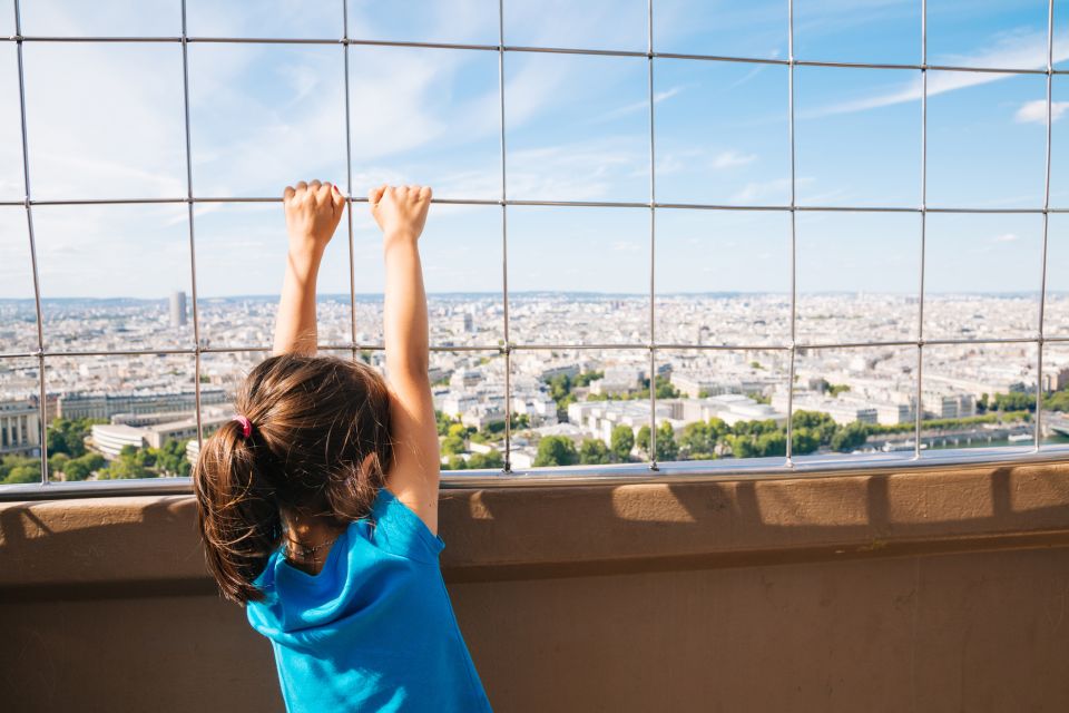 Paris: Eiffel Tower 2nd Floor Access or Summit Access - Guides make or break it: what you can expect from the presentation