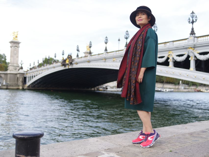 Paris: Eiffel Tower and Paris Bridges Private Photowalk - Alexandre III Bridge and Passerelle Debily: getting the angles right