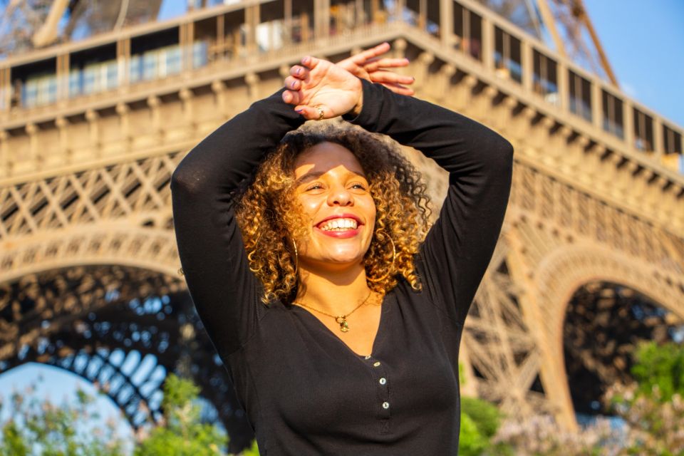 Paris: Eiffel Tower and Paris Bridges Private Photowalk - How the photographer actually improves your photos
