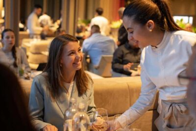 Paris: Eiffel Tower Dining, Gustave Menu at Madame Brasserie - Madame Brasserie at Cœur Brasserie: views and atmosphere before your first course