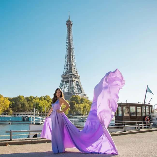 Paris: Eiffel Tower Glamor Photoshoot with Dress Options - How the 1-hour Flying Dress glamour shoot is timed and run