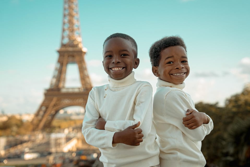 Paris: Eiffel Tower & Louvre Private Photoshoot - Price and logistics: what $99 really buys you