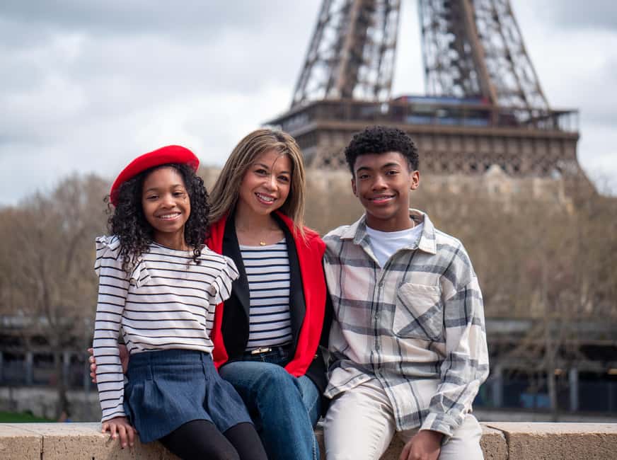 Paris: Eiffel Tower Private Photoshoot Experience - How to prepare: shoes, clothes, and staying comfortable on the bridge