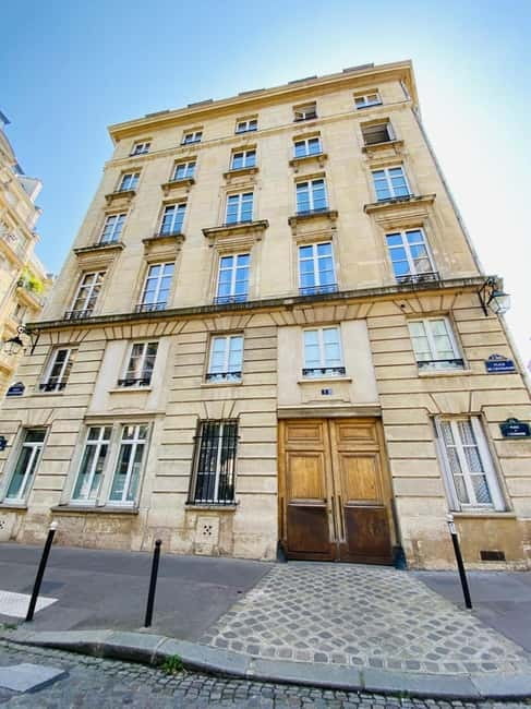 Paris: Emily Filming Locations Walking Tour - Meet Your Guide: When Fanny or Cecilia Leads the Way