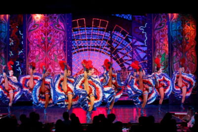 Paris: Evening Sightseeing Tour and Moulin Rouge Show - The quick night-drive: an air-conditioned coach and an app