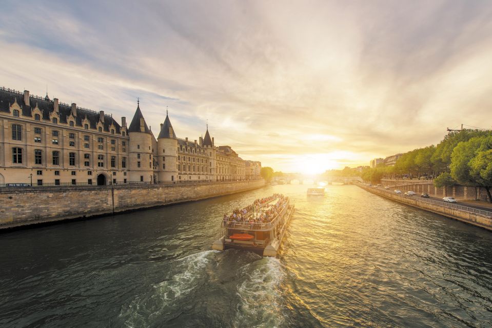 Paris: Explorer Pass with 3, 4, 5, 6, or 7 Attractions - The app and scan process: the difference between smooth days and wasted time