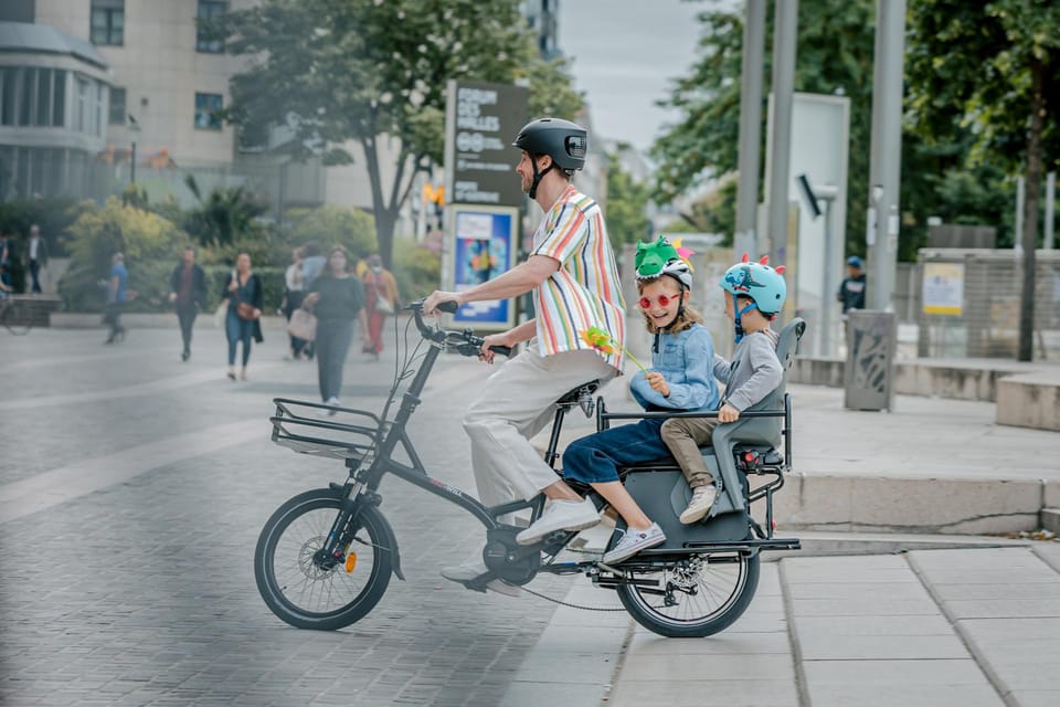 PARIS: Family e-bike longtail renting - Stops Without Stress: Basket, Locks, and Smooth Breaks