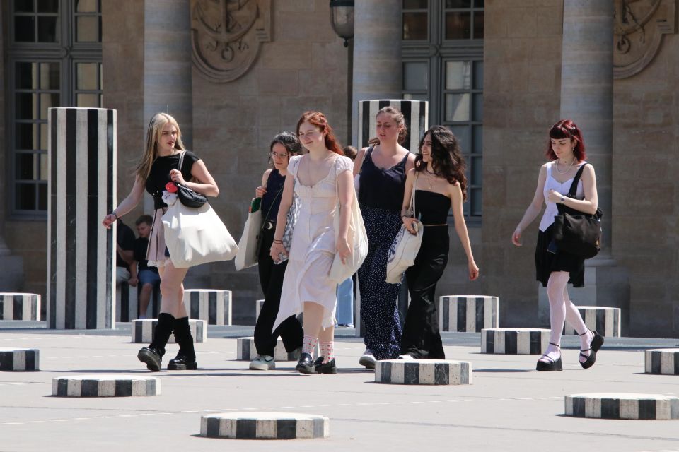 Paris: Fashion History Walking Tour in the Heart of Paris - Why this fashion history walk feels different than a museum stop