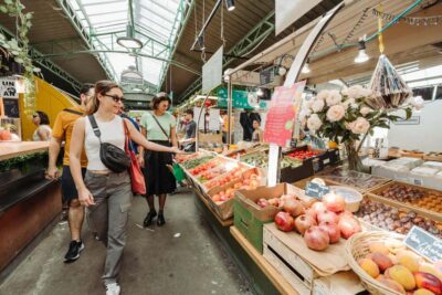 Paris: Food and Wine Tasting Walking Tour in Le Marais - Stop 1: Croissant and bread from bread-obsessed families