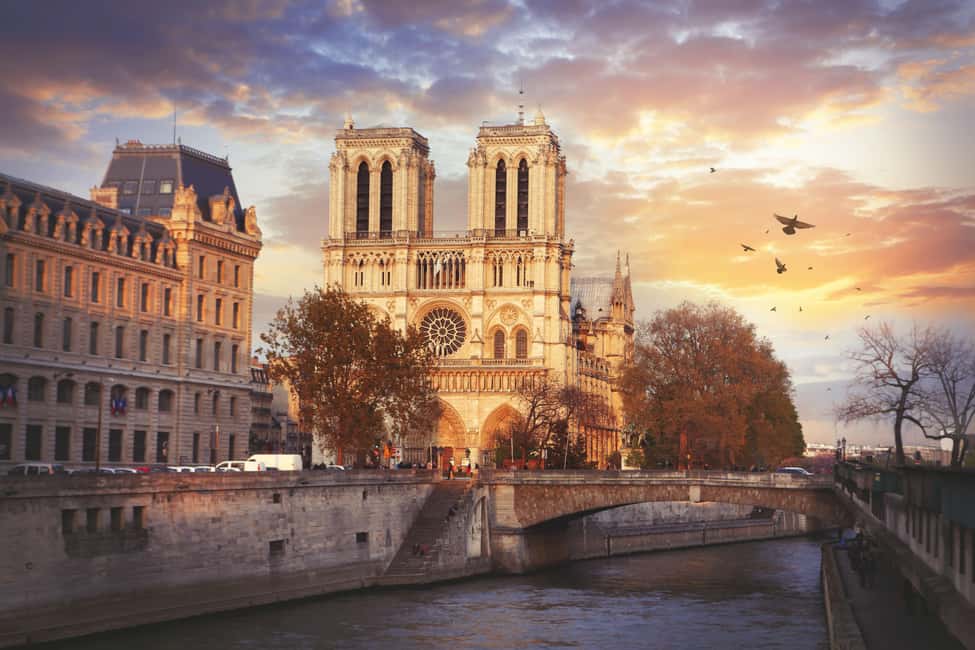 Paris for first-timers – from Notre-Dame to the Louvre - The 10-Minute Rhythm: How the Tour Keeps You Moving
