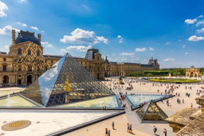 Paris for first-timers – from Notre-Dame to the Louvre - Meeting Point Near Notre-Dame (and That Pink Vest)