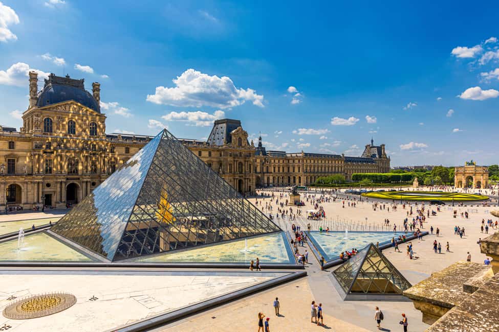 Paris for first-timers – from Notre-Dame to the Louvre - Meeting Point Near Notre-Dame (and That Pink Vest)