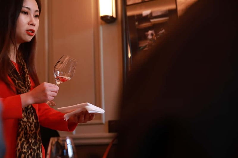 Paris: French Wine Tasting and Pairing in Montmartre - The Montmartre Flow: Photo Stop, Aperitif Moment, and Then Tasting