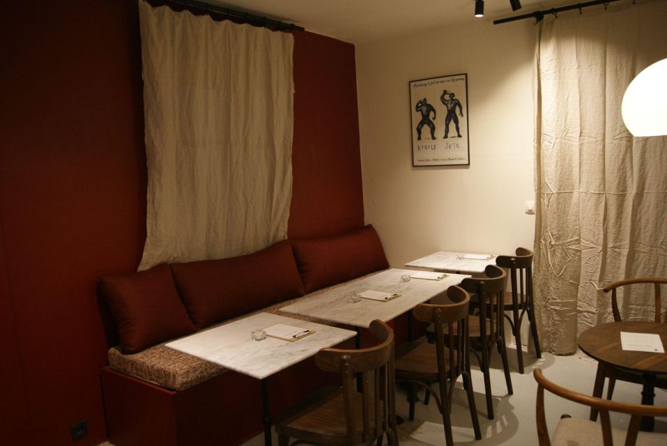 Paris : French wine tasting in Montmartre - Meeting Les Piqueurs: small-cave energy and a private group pace