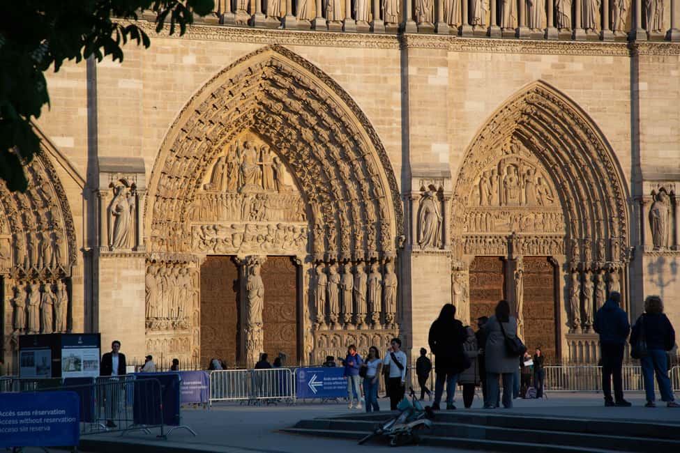 Paris: Ghosts and Dark Stories Guided Walking Tour - What to wear and bring for this 1.5-hour ghost walk