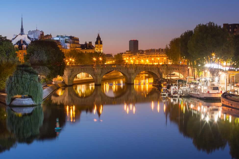 Paris: Ghosts and Dark Stories Guided Walking Tour - Meeting at Pont Neuf: the Henri IV statue and the orange sign