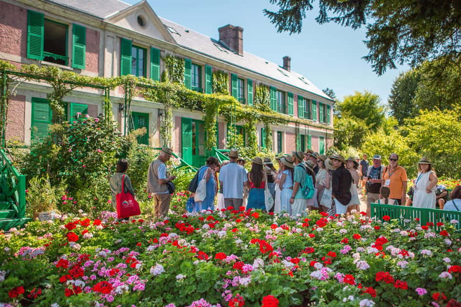 Paris: Giverny & Versailles Small Group or Private Tour - Meeting Point and Pickup: Where You Start Can Make or Break the Day