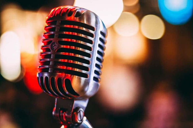 Paris: Gourmet 3-Course Dinner Cruise with French Wine - Themed music, quizzes, and dance floor energy on the Seine