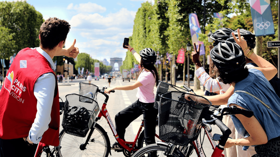 Paris Guided Bike Tour - Pont Neuf to Île de la Cité: bridges, angles, and Notre-Dame from the bike