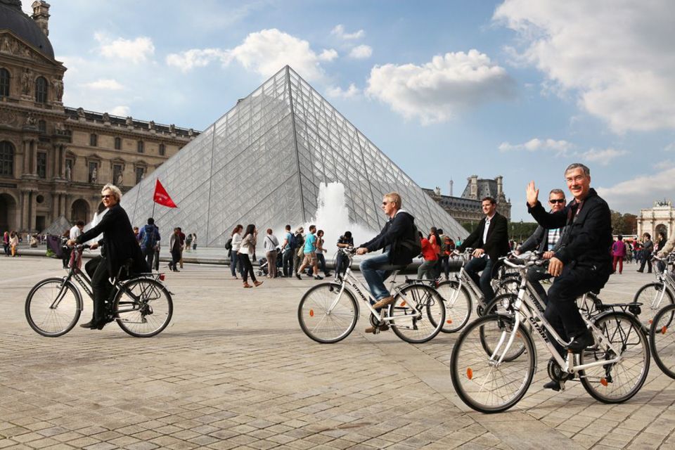 Paris: Guided bike tour - Greatest monuments of the capital - Pedaling the Seine: where the route does the storytelling